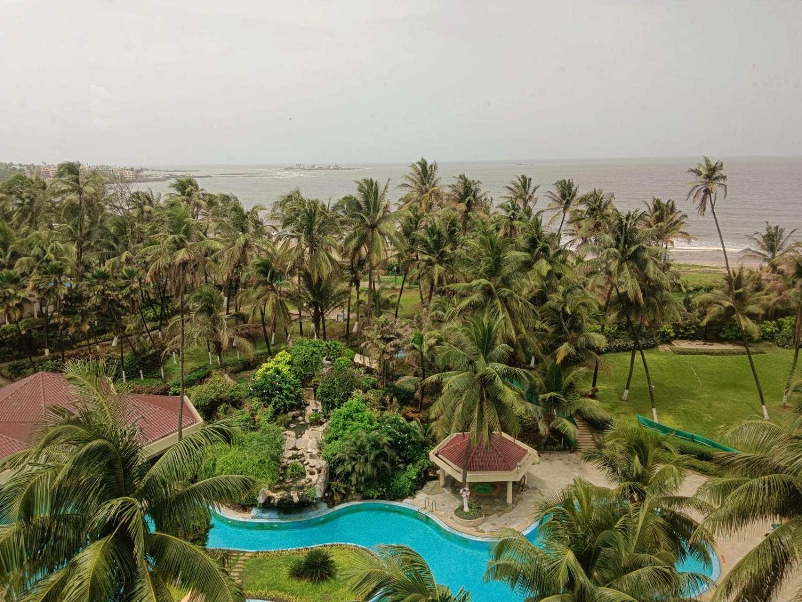 The Retreat Hotel & Convention Centre Mumbai Exterior foto