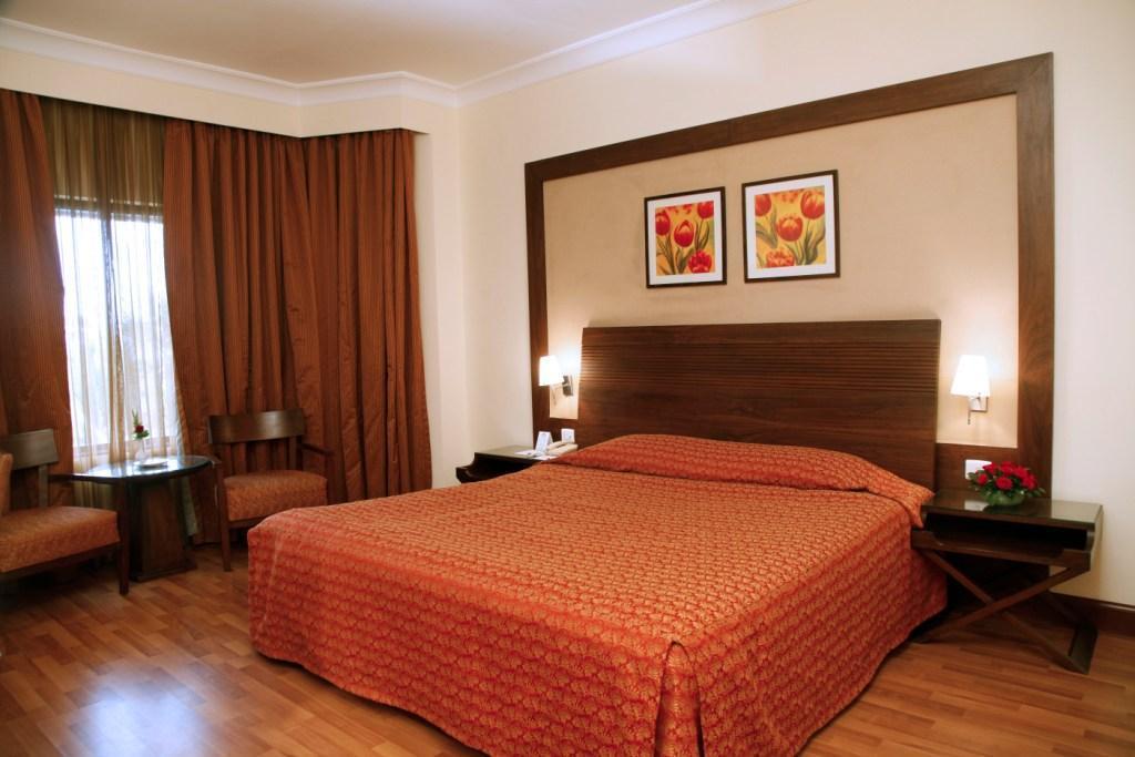 The Retreat Hotel & Convention Centre Mumbai Exterior foto