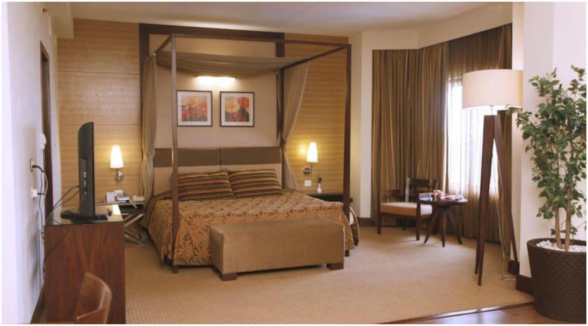 The Retreat Hotel & Convention Centre Mumbai Exterior foto